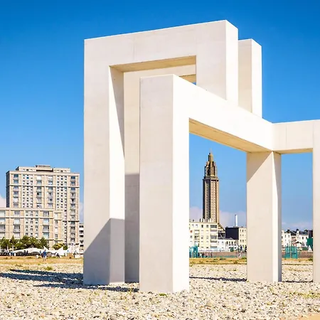 Cours De La Rep - 50m Gare Et Tram