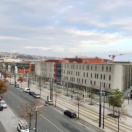 Cours De La Rep - 50m Gare Et Tram