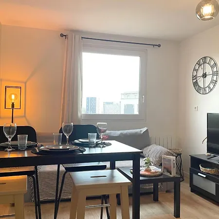 Cours De La Rep - 50m Gare Et Tram לה האברה