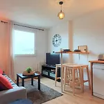 Cours De La Rep - 50m Gare Et Tram Apartment *