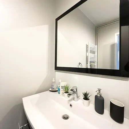 Cours De La Rep - 50m Gare Et Tram شقة