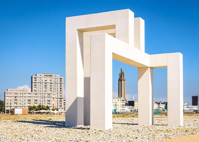 Cours De La Rep - 50m Gare Et Tram