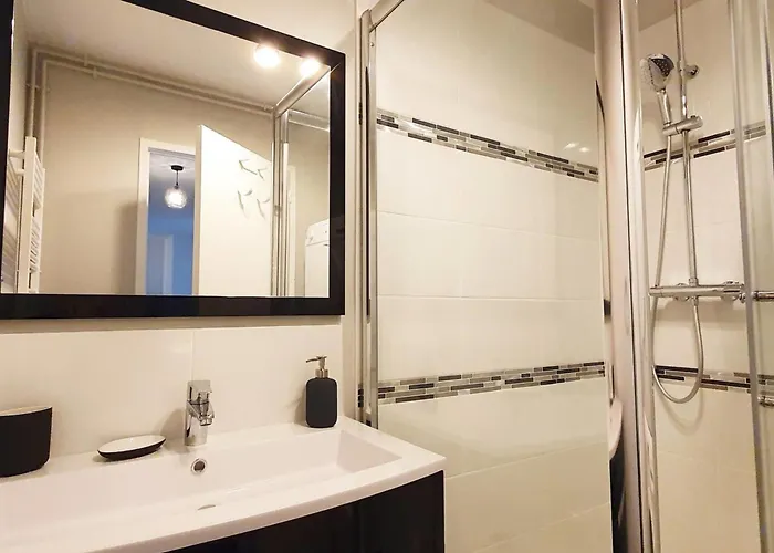 Cours De La Rep - 50m Gare Et Tram Apartment